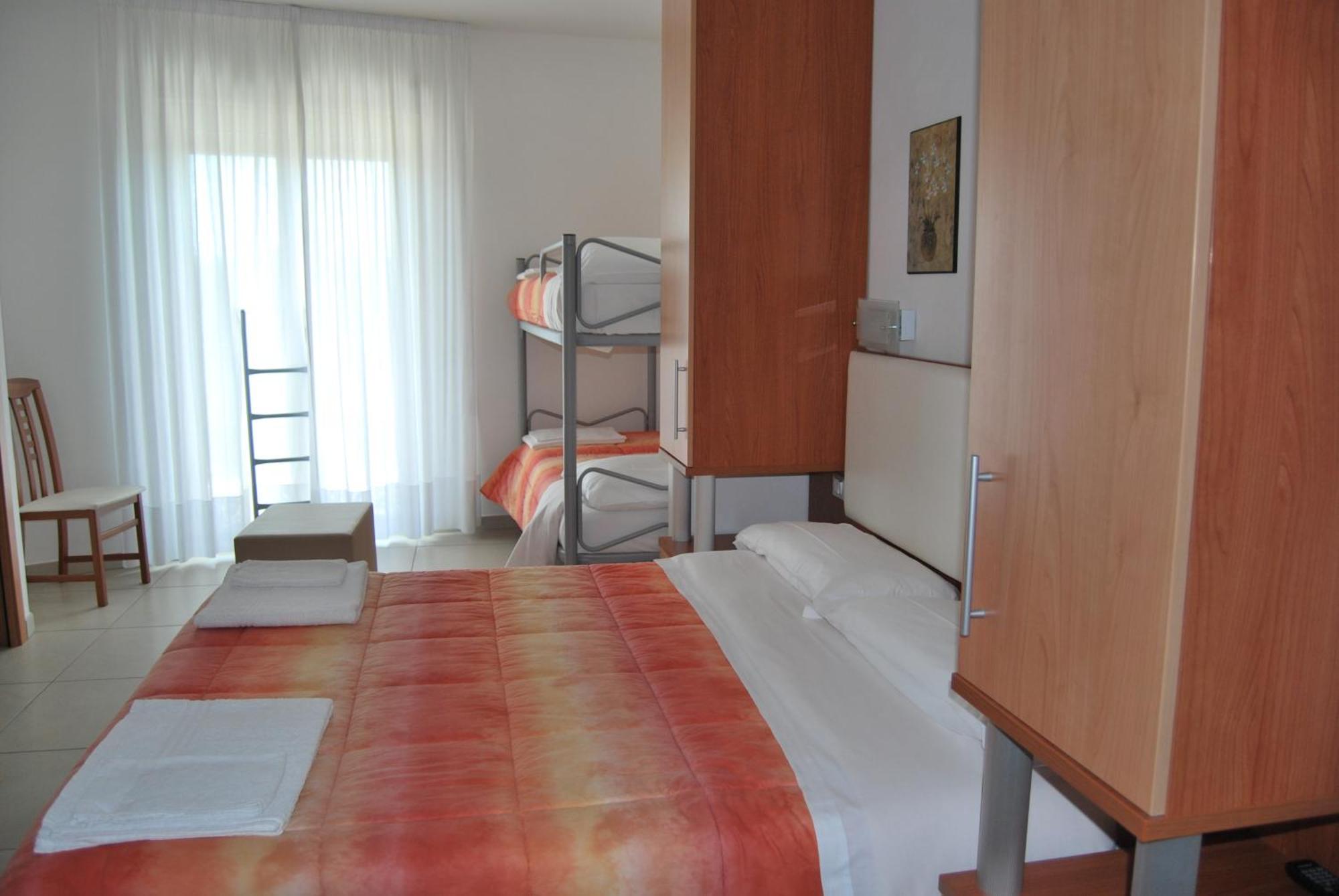 Eu Ropa Hotel Nereto Esterno foto