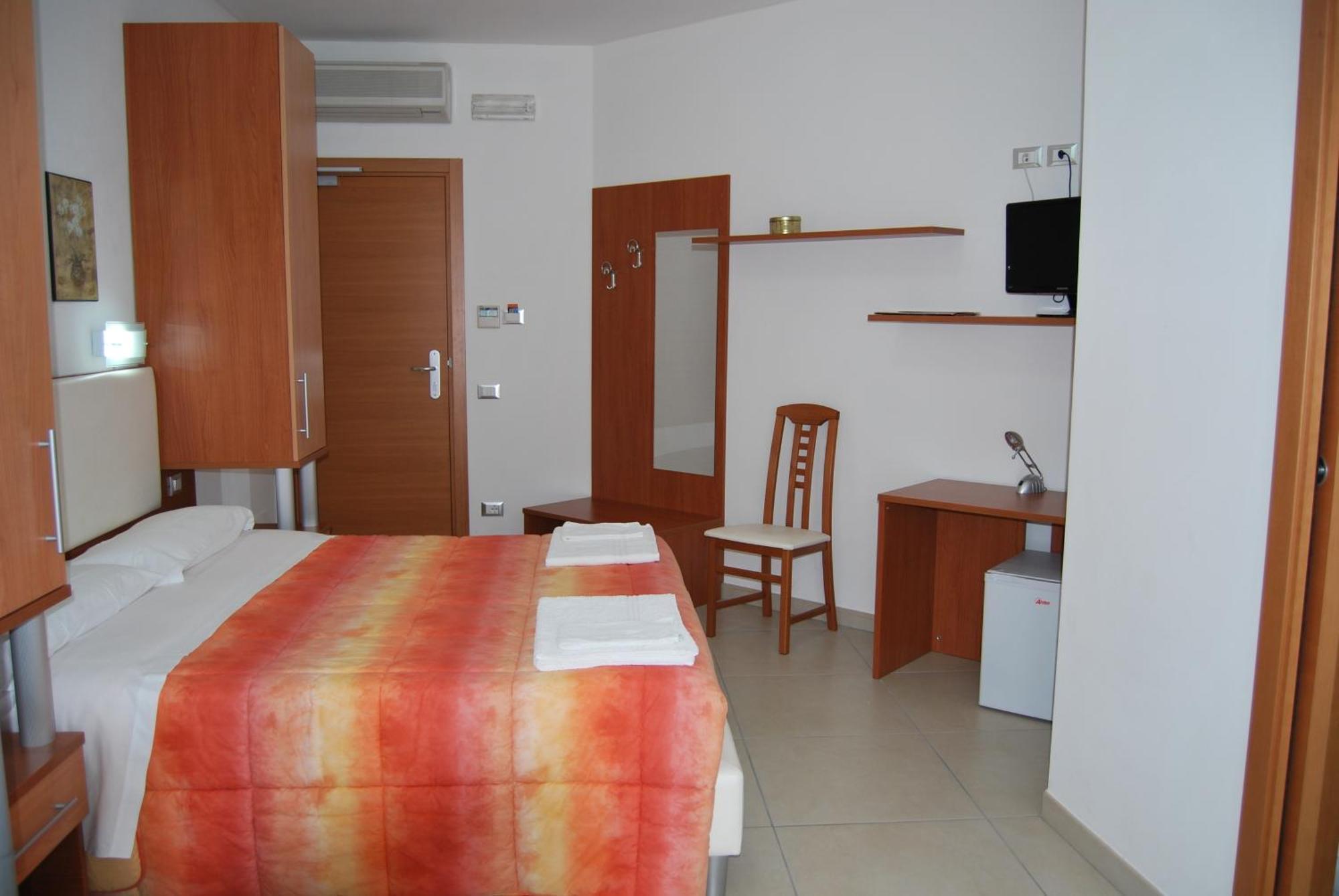 Eu Ropa Hotel Nereto Esterno foto