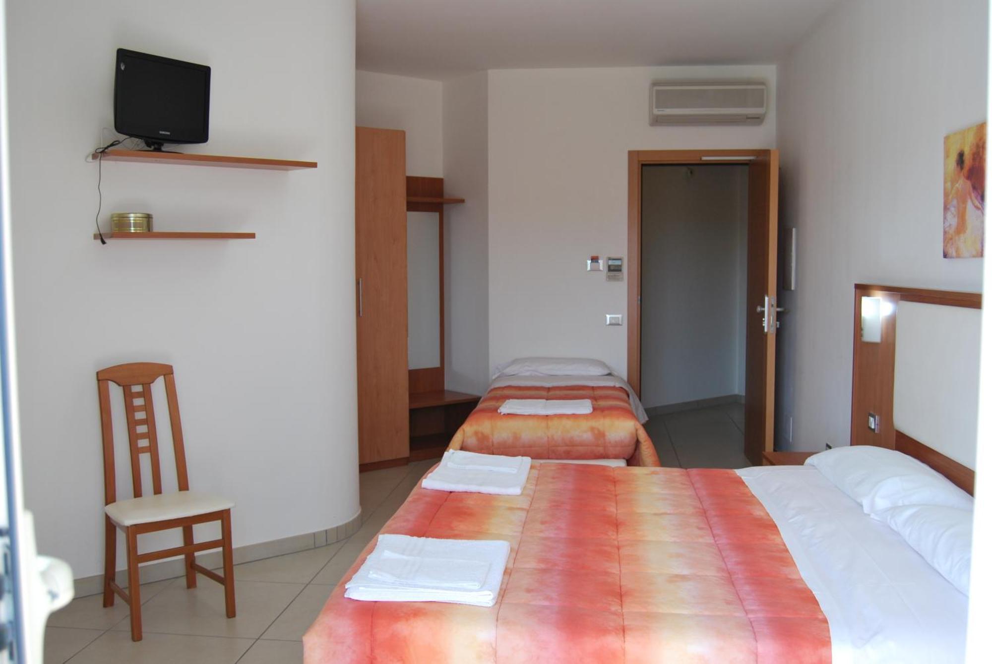 Eu Ropa Hotel Nereto Esterno foto