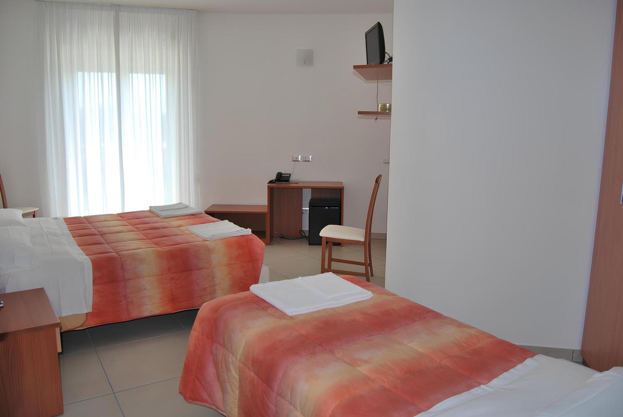 Eu Ropa Hotel Nereto Esterno foto