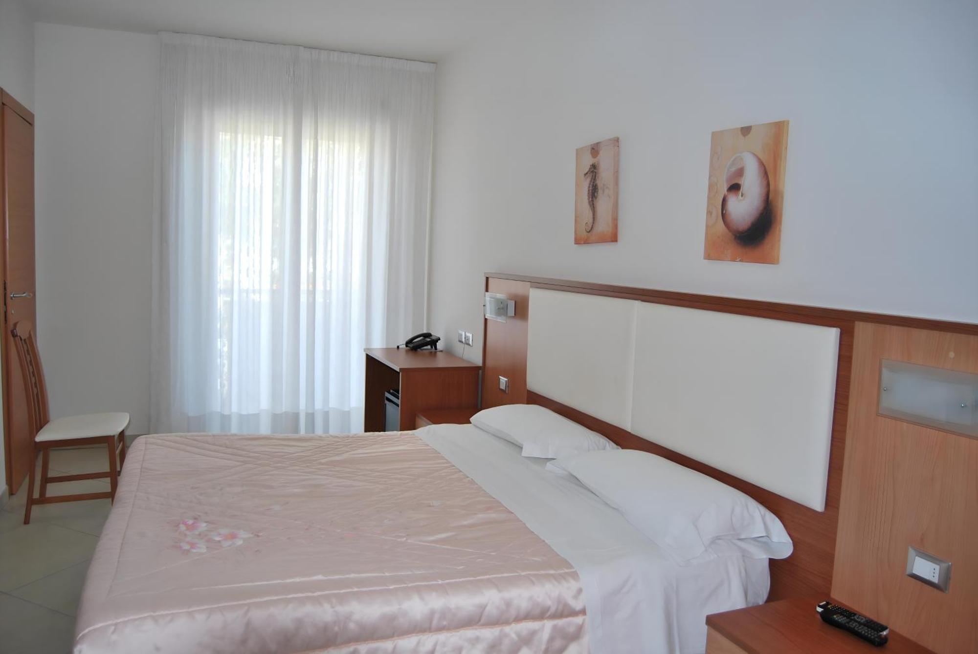 Eu Ropa Hotel Nereto Esterno foto